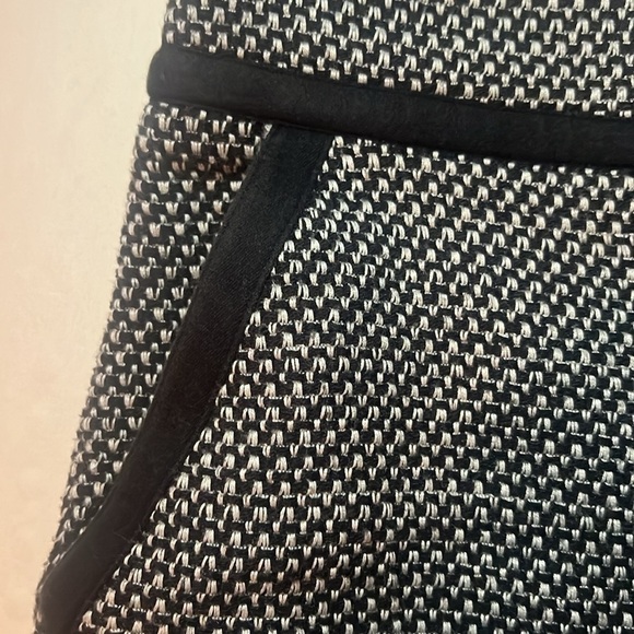 Loft size 2 tweed mini skirt - Picture 3 of 7